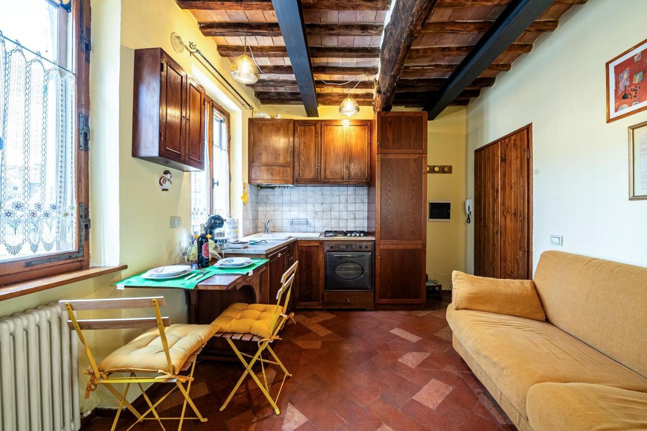 The Sunflower Apartment Siena Bagian luar foto